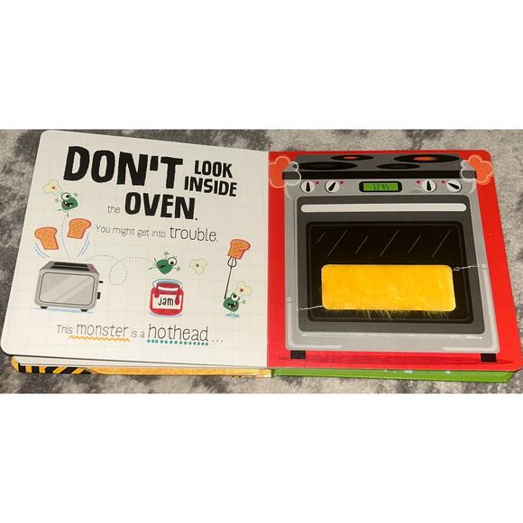 Make Believe Ideas- Don't Look Inside-Monsters Are Moving In Book - Picture 4 of 6